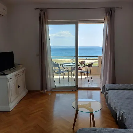 Apartment Lo