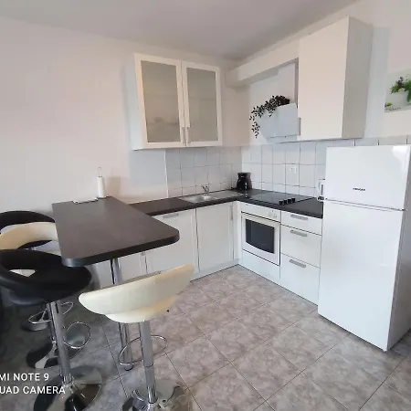Apartment Lo Split