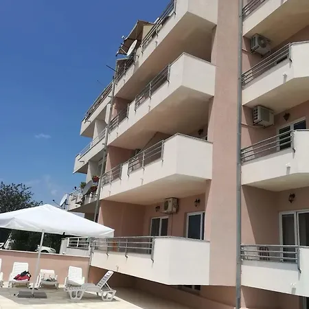 Apartment Lo Split